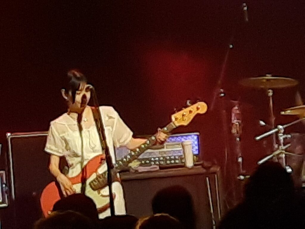 Scandal concert Tomomi playing bass