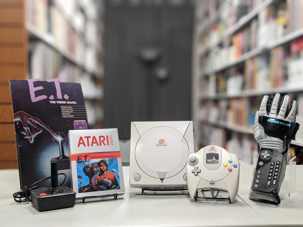 Stadia's "competitors": E.T. on 2600, the Sega Dreamcast and the Power Glove.